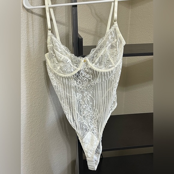 NWOT Gooseberry Coquette Lace Bodysuit - M - Picture 1 of 8